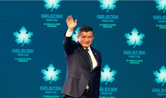 Ahmed Davutoğlu siyasetten çekildi, Gelecek Partisi’nin faaliyetlerine son verdiğini açıkladı