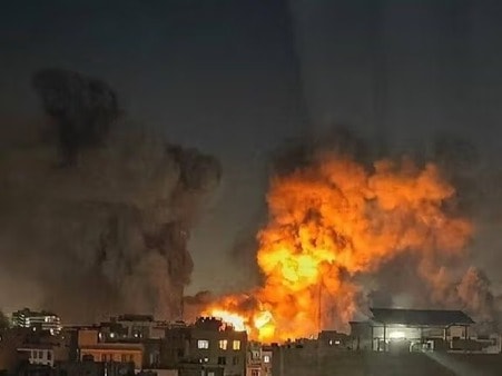 دەنگی تەقینەوەیەکی بەهێز لە بەندەر عەباس بیسترا