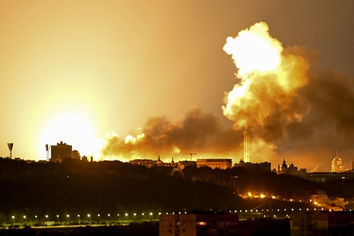 ڕووسیا بە مووشەک و درۆن هێرش دەکاتە سەر کیێڤ؛ لانیکەم 13 کەس کوژران