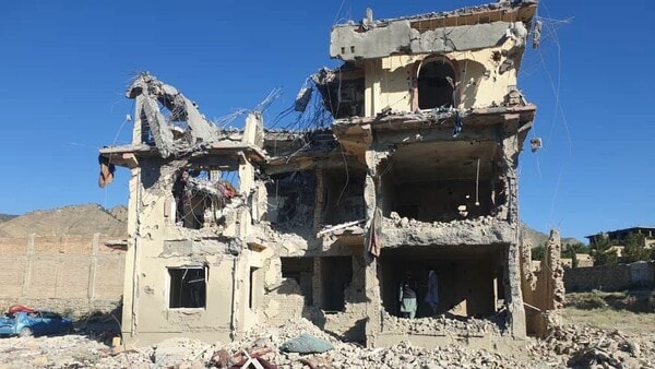 حکوومەتی ئەفغانستان: هێرشە ئاسمانییەکانی پاکستان نزیکەی 200 کوژراو و برینداری لێ کەوتووەتەوە