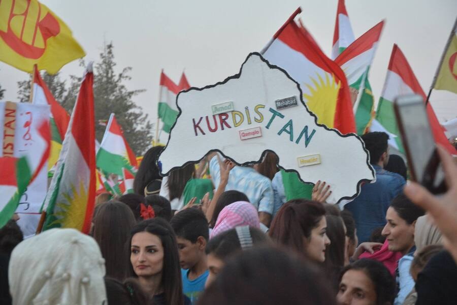 کاری پارێزەر و ئەرکی پارتی
