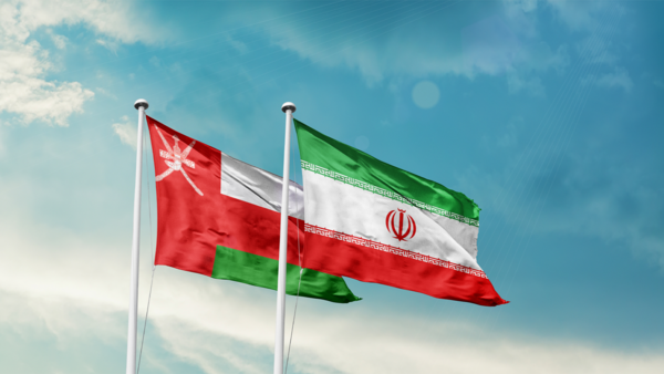 ئێران: لەگەڵ عومان لە گفتوگۆداین بۆ کردنەوەی ڕێڕەوێکی کاتی لە گەرووی هورمز
