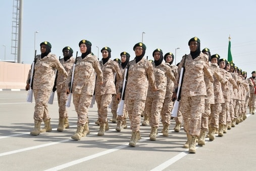 وڵاتێكی عهرهبی بهفهرمی دهرگهی ناونووسینی سهربازی بۆ ئافرهتان دهكاتهوه