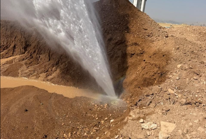 سلێمانی.. بەهۆی شکانی بۆرییەکی سەرەکییەوە ئاوی چەندین ناوچە دەبڕێت