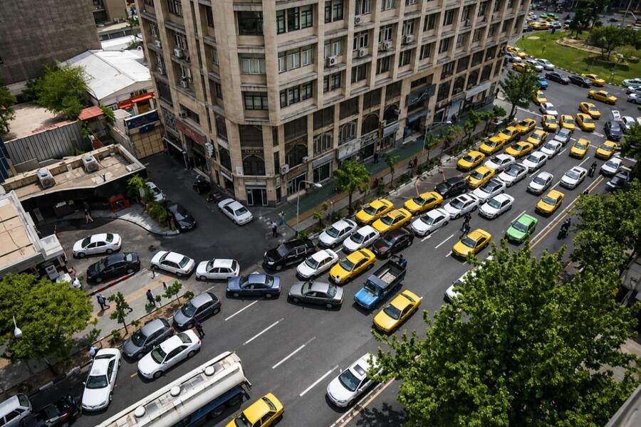 بیشتر جایگاههاى بنزین در ایران تعطیلاند و بحران جدى است!