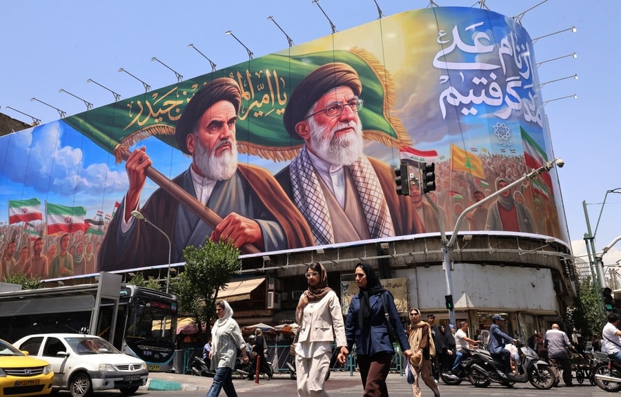 سپاه پاسداران: تنگه هرمز را تا زمانی که آمریکا شرایط ما را بپذیرد، باز نمیکنیم