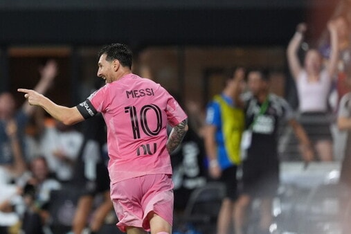 Le Mondial des clubs: Messi avec un doublé et une passe qualifie l’Inter Miami pour le tour suivant