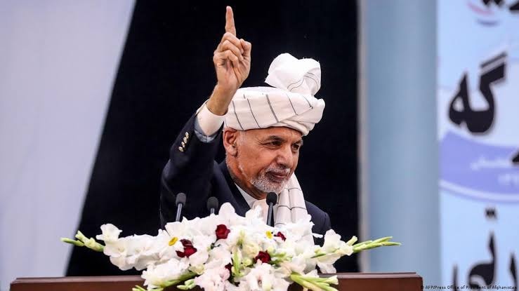 ئەشرەف غەنی: ئەگەر ئەفغانستانم جێنەهێشتایە ناچار دەکرام شەرعییەت بدەم بە تاڵیبان