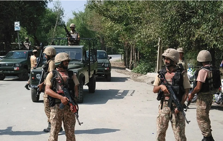 لە پاکستان فەرماندەیەک وحەوت چەکدار لە ئۆپەراسیۆنێکی سەربازیدا کوژران
