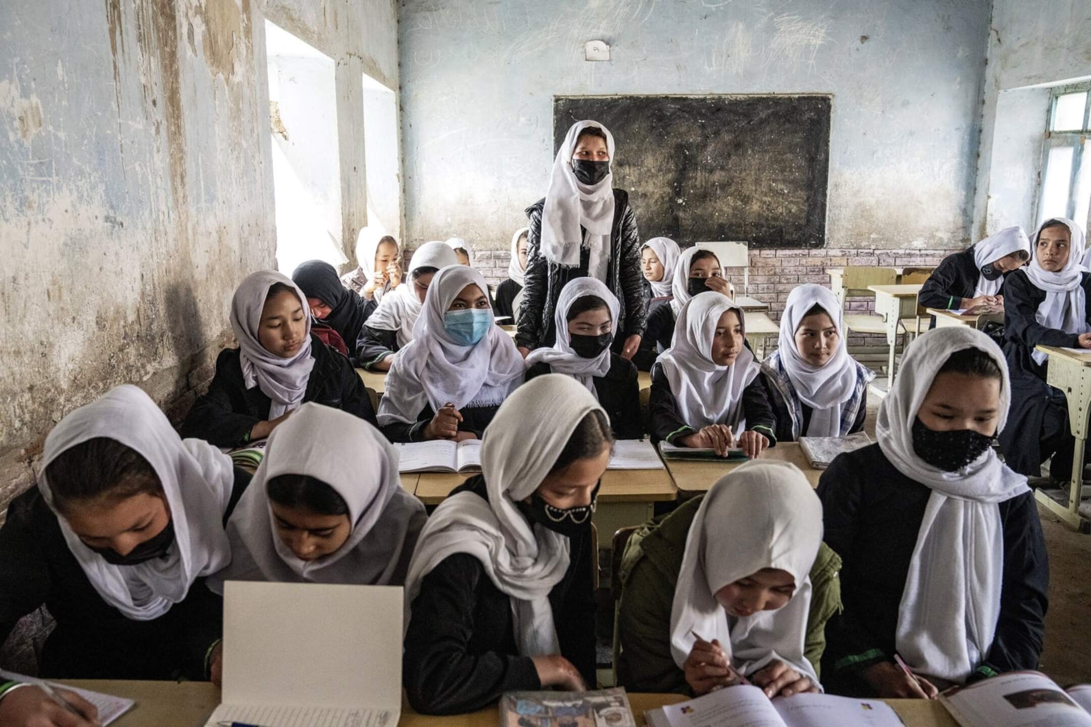 هەزاران منداڵ لە ئەفغانستان لە خوێندن بێبەشن
