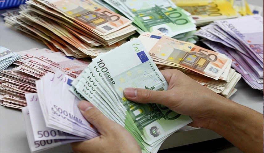 بەهای دۆلار لە بازاڕەکانی ئێراندا ئاستێکی پێوانەیی نوێی تۆمار کرد