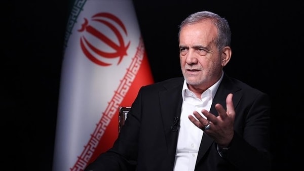 ئێران ئینتەرناشناڵ: بزشکیان لە ناو ئۆتۆمبێلێکی نهێنیدا لەگەڵ موجتەبا خامنەیی کۆبووەتەوە