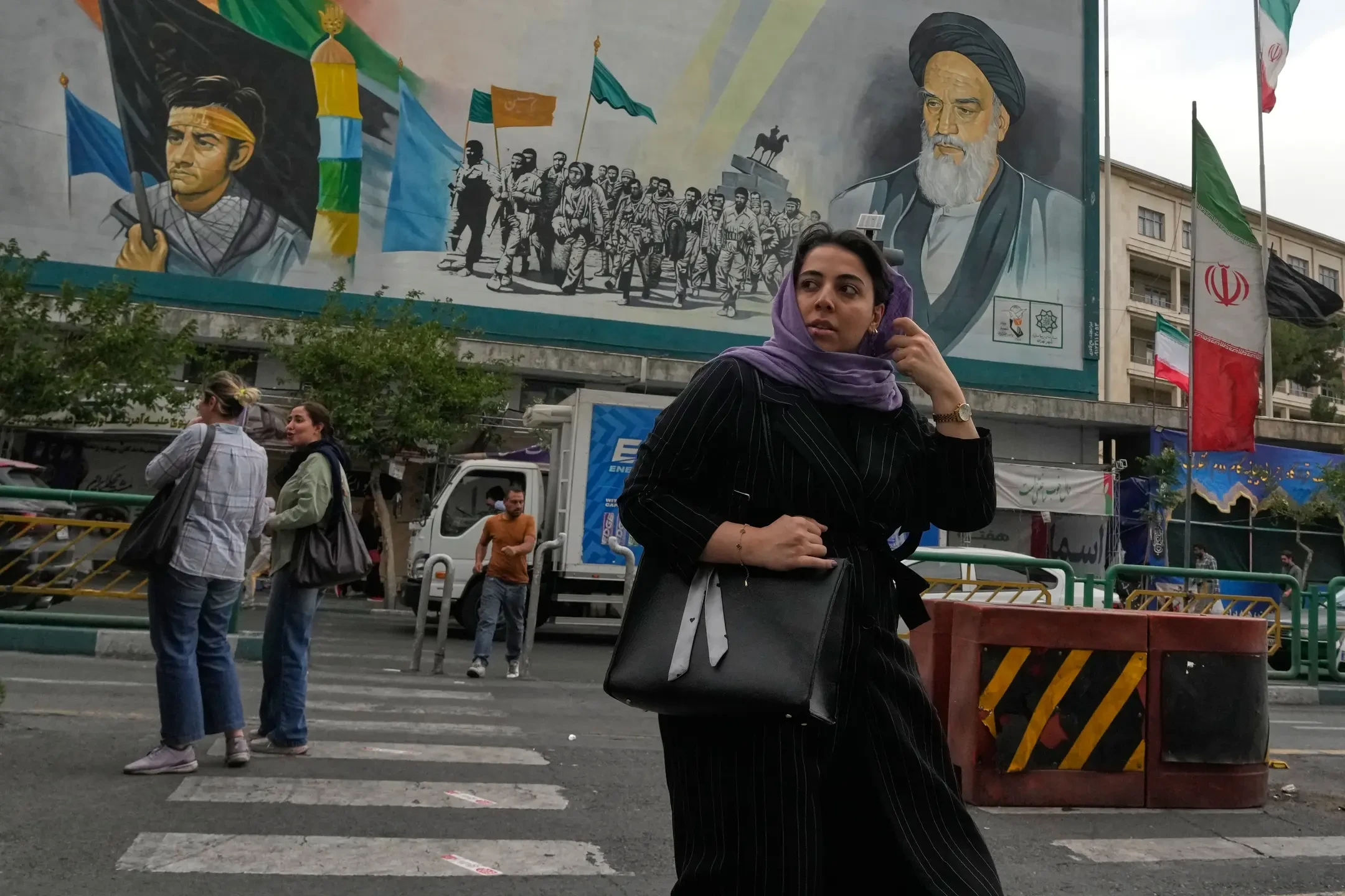 دەنگی ئەمریکا: 42 ملیۆن هاووڵاتی ئێرانی بە سینگڵی دەژین