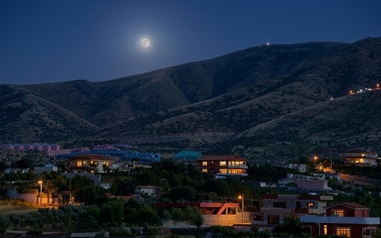 لە سیتەک بەهۆی شەڕەتەقەی نێوان دوو چێشتخانەوە سێ کەس بریندار بوون