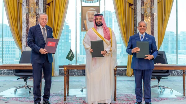 نخستین نشست توافقنامه سهجانبه در استانبول برگزار میشود