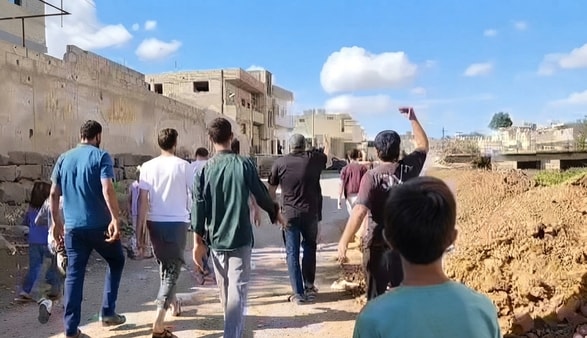دۆخی ئەمنی لە سەنەمەینی دەرعا ئاڵۆزە و پێکدادان و خۆپیشاندان شارۆچکەکەی گرتووەتەوە