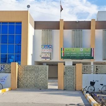 Bezirksverwaltung von Tuz Khurmatu reicht wegen des Hissens der Kurdistan-Flagge rechtliche Beschwerde gegen die Leiterin der Mawlawi-Schule ein