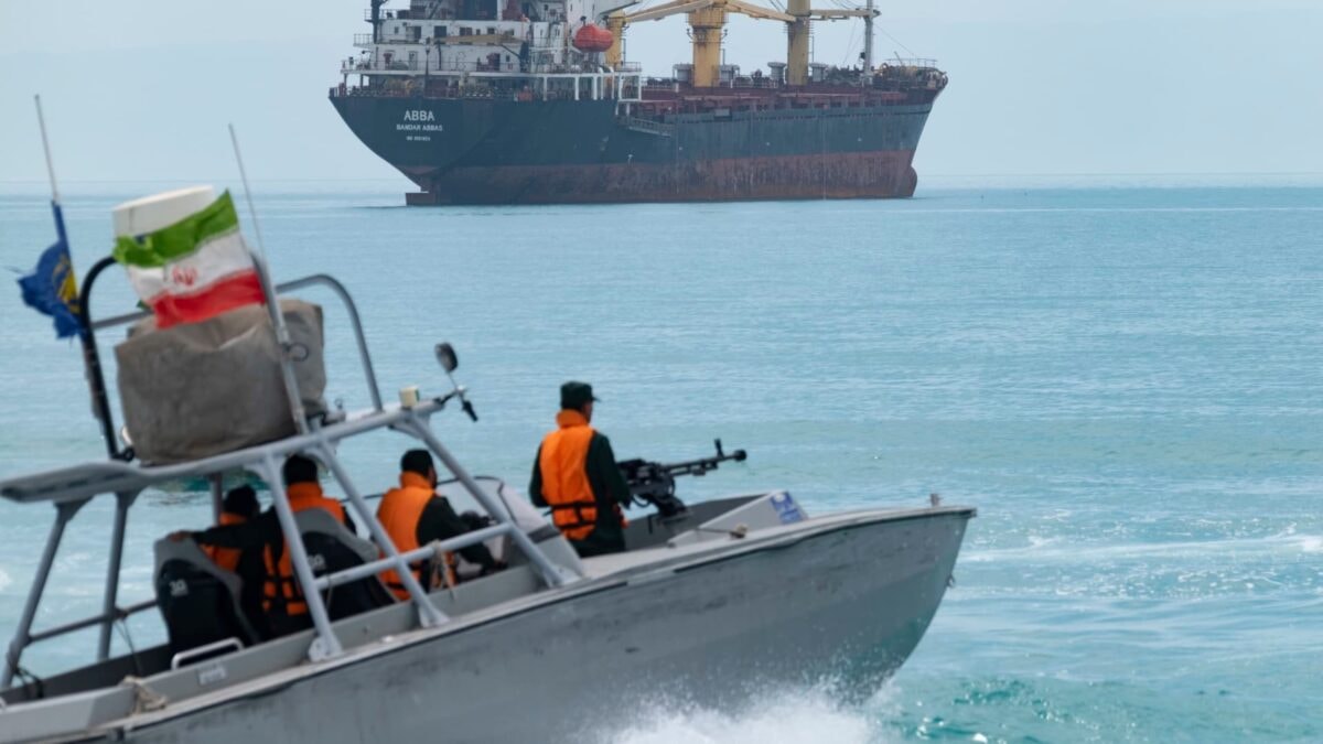 ئێران ڕێگە بە هەناردەکردنی نەوتی عێراق لە ڕێگەی تەنگەی هۆرموزەوە نادات