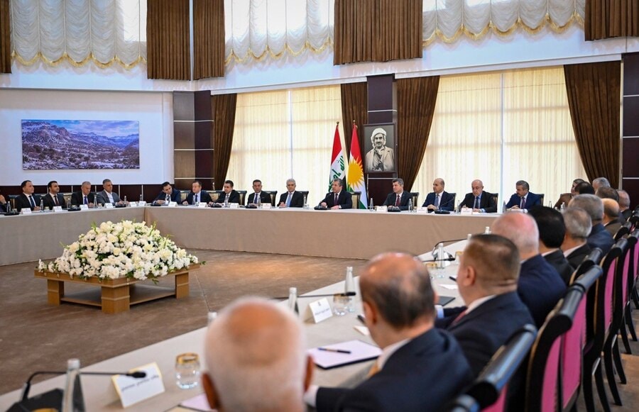 رئيس وزراء إقليم كردستان يلتقي المسؤولين الإداريين في محافظة دهوك والإدارة المستقلة لزاخو