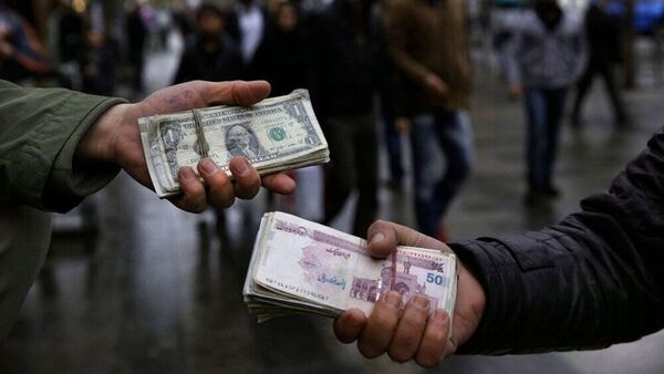 دلار در بازار آزاد ایران از مرز ۲۶۵ هزار تومان گذشت