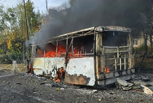 Zahl der Opfer des russischen Angriffs auf zwei Busse in der Ostukraine auf 30 Tote gestiegen