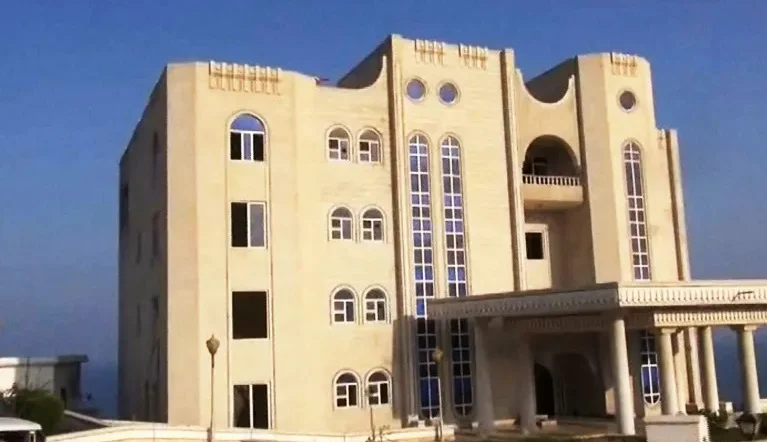 بە مووشەك هێرشكرایە سەر كۆشكی سەرۆكایەتی یەمەن